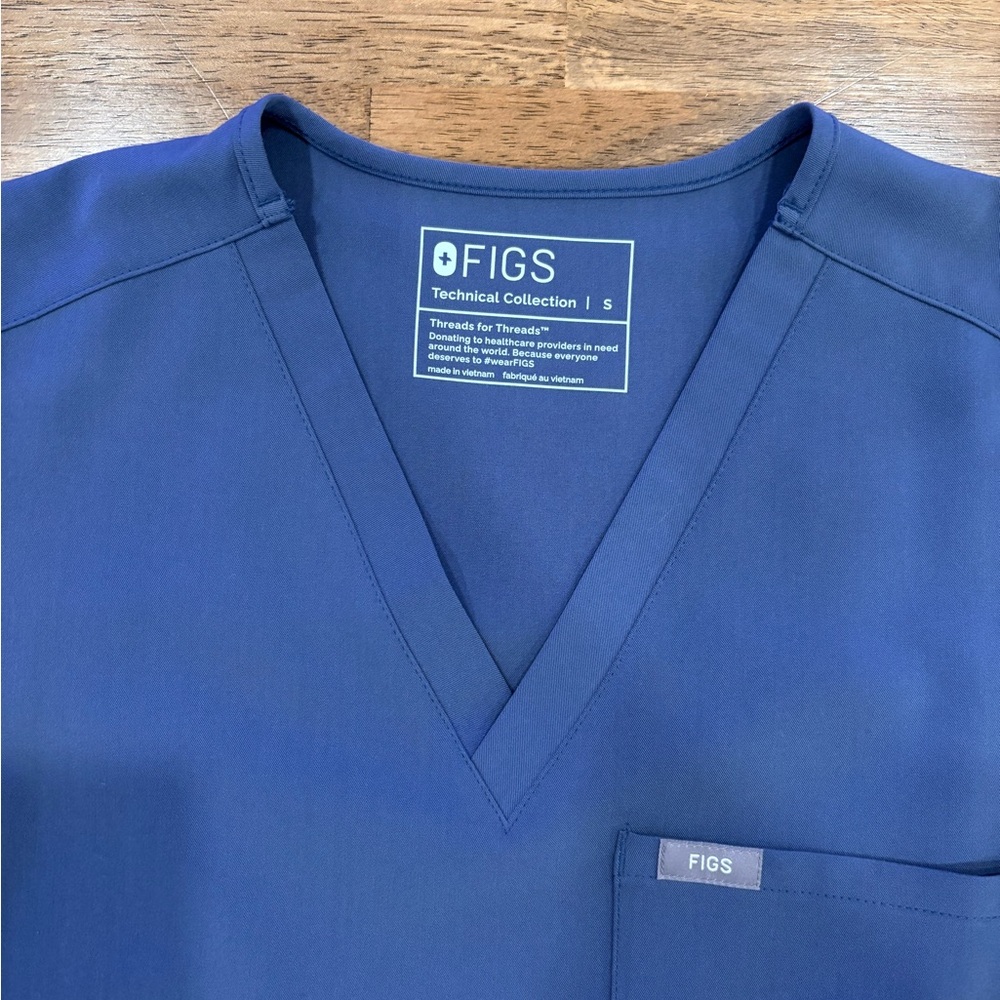 Figs Classic V-Neck Scrub Set in Slate Blue - Picture 3 of 3